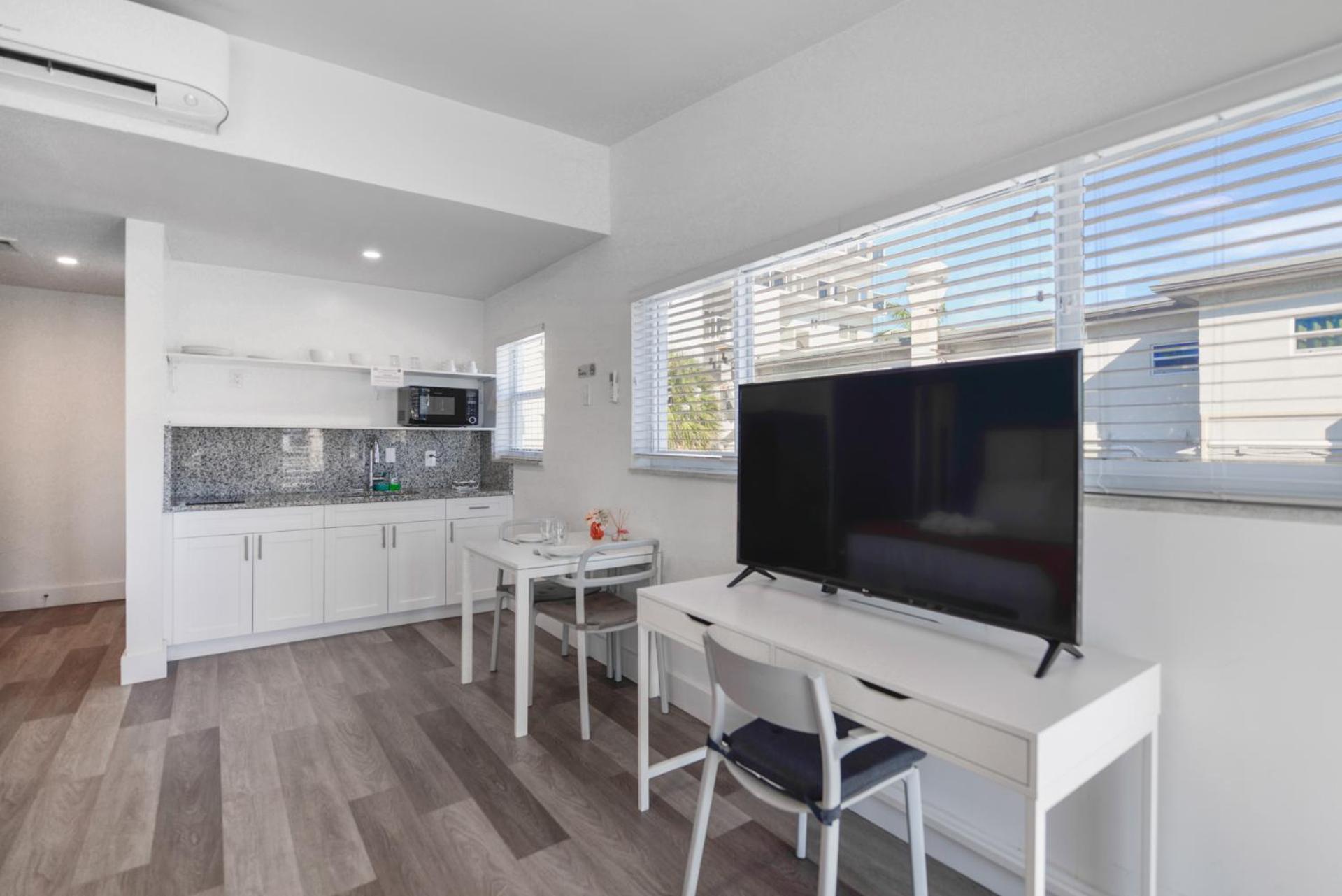הוליווד Spacious Studio With Balcony And Parking At The Beach -M46 מראה חיצוני תמונה